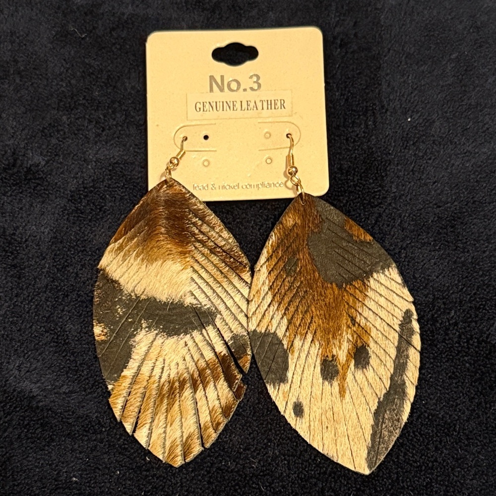 🌻 No. 3 “Genuine Leather” Feather Look Dangle Earrings